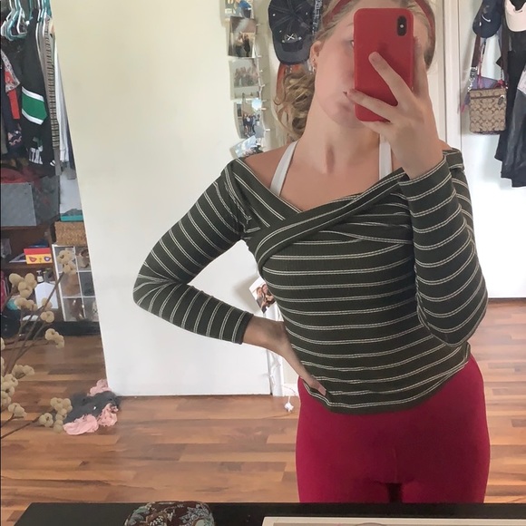 Off the shoulder shirt - Picture 2 of 3